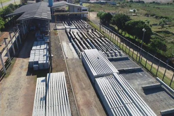 Postes de concreto em Itaguari